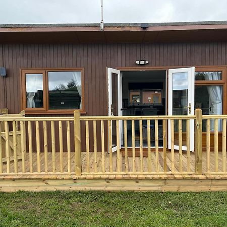 S And S Chalets - 2 - Мейблторп Экстерьер фото